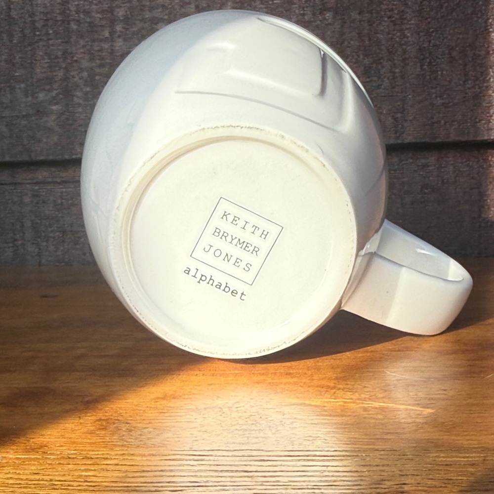 ❣️ Keith Brymer Jones White Ceramic Alphabet Mug with Embossed Letter J - Picture 4 of 6